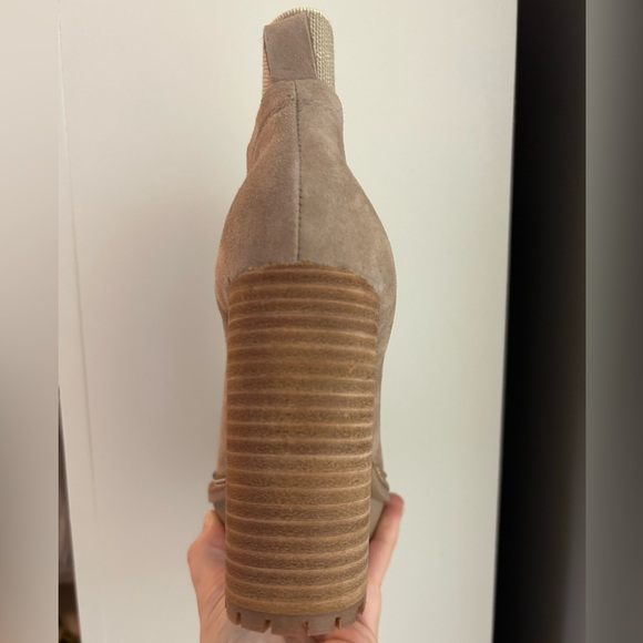 Vince Camuto Ernessa Boot Size 8.5 - Picture 3 of 5